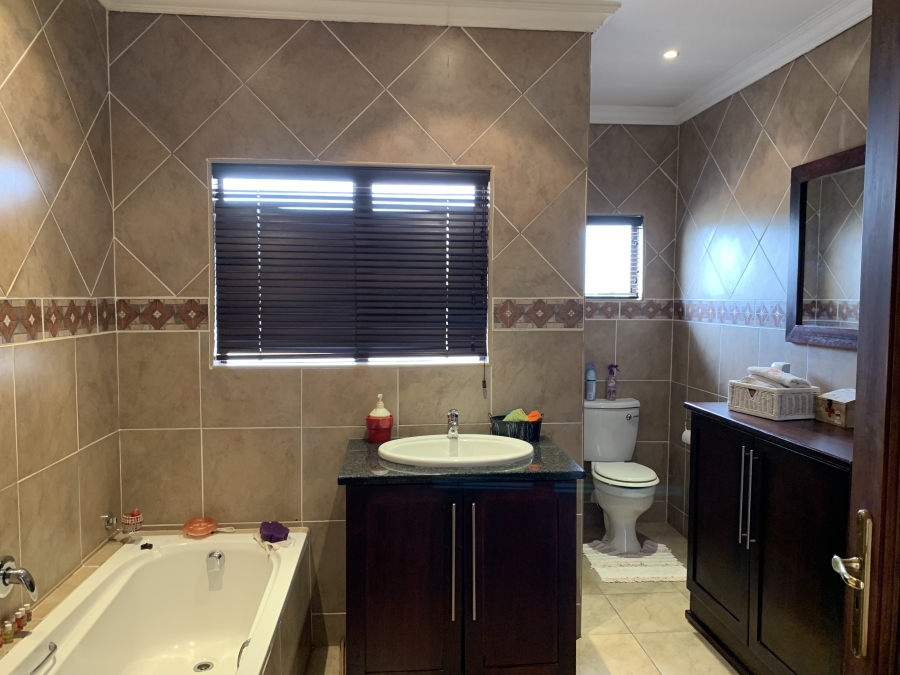 5 Bedroom Property for Sale in Birdwood Estate North West